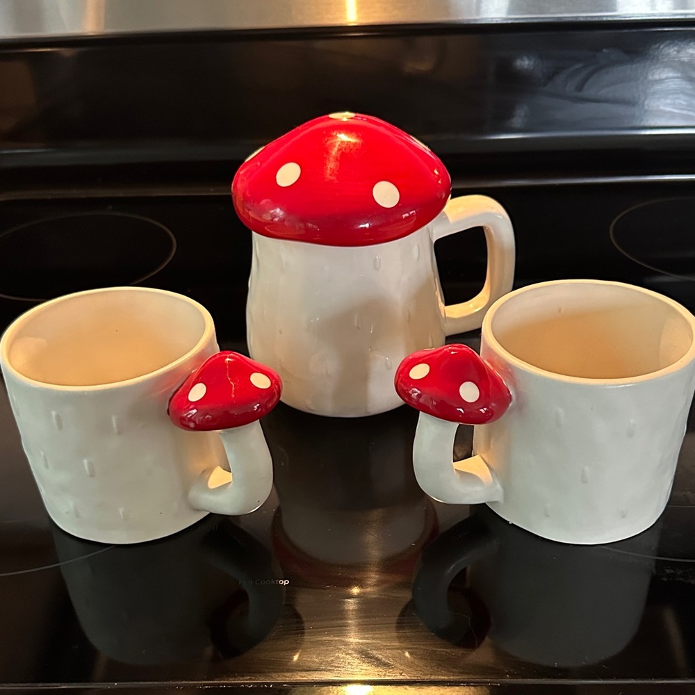 ❌SOLD❌Mushroom Design Ceramic Mug Set - Red and White